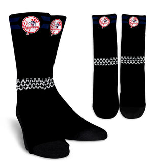 Round Striped Fascinating Sport New York Yankees Crew Socks